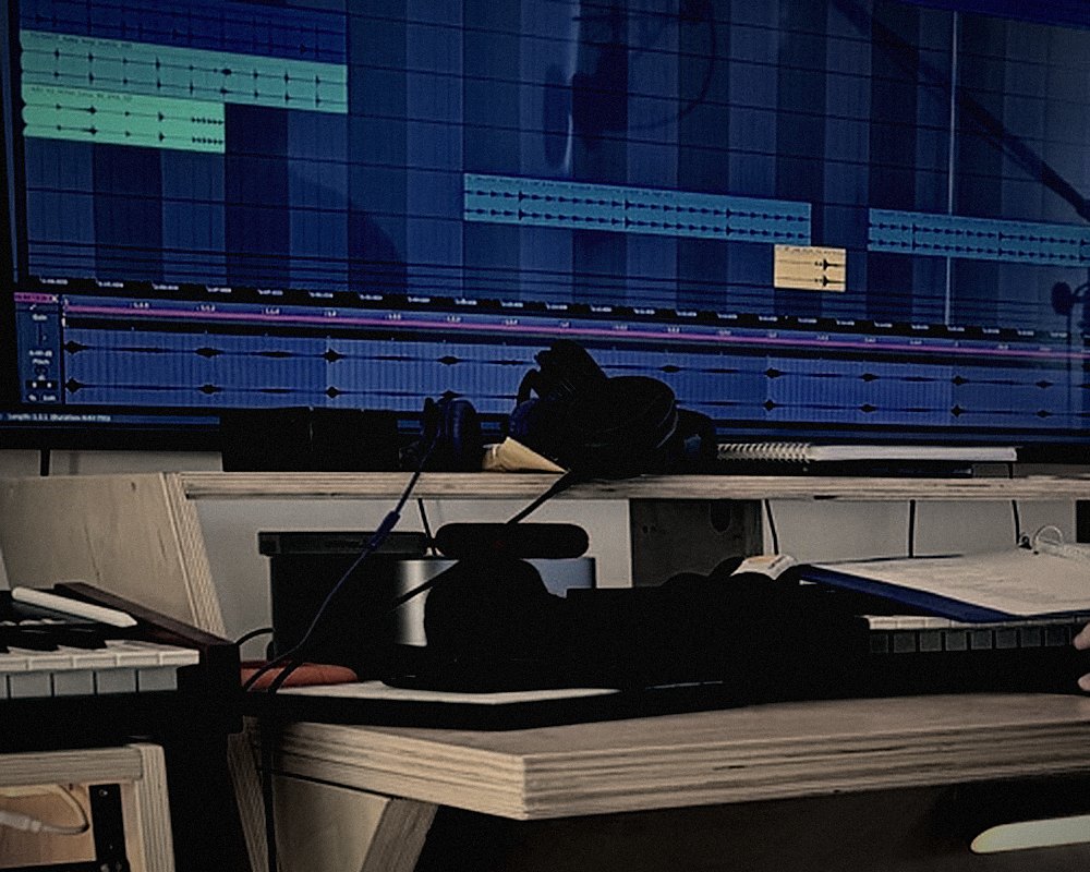 A session open on the studio monitor, keyboard and desk below